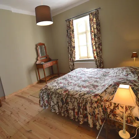 Peaceful Retreat In Roumont, Cleaning Included 別荘 *
